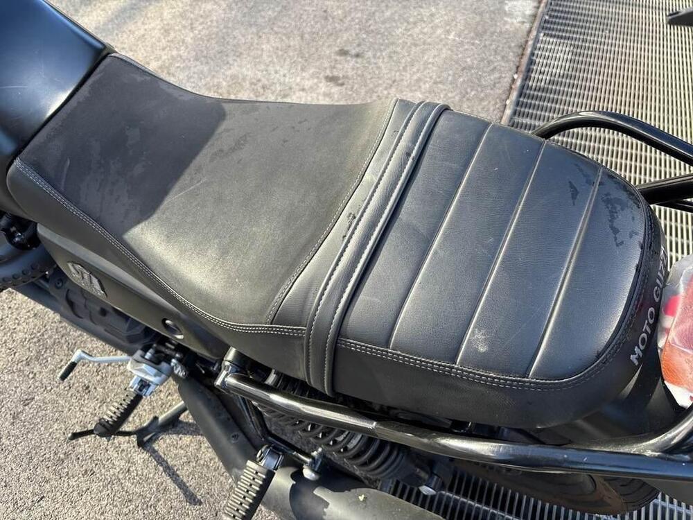 Moto Guzzi V7 Stone (2021 - 24) (9)