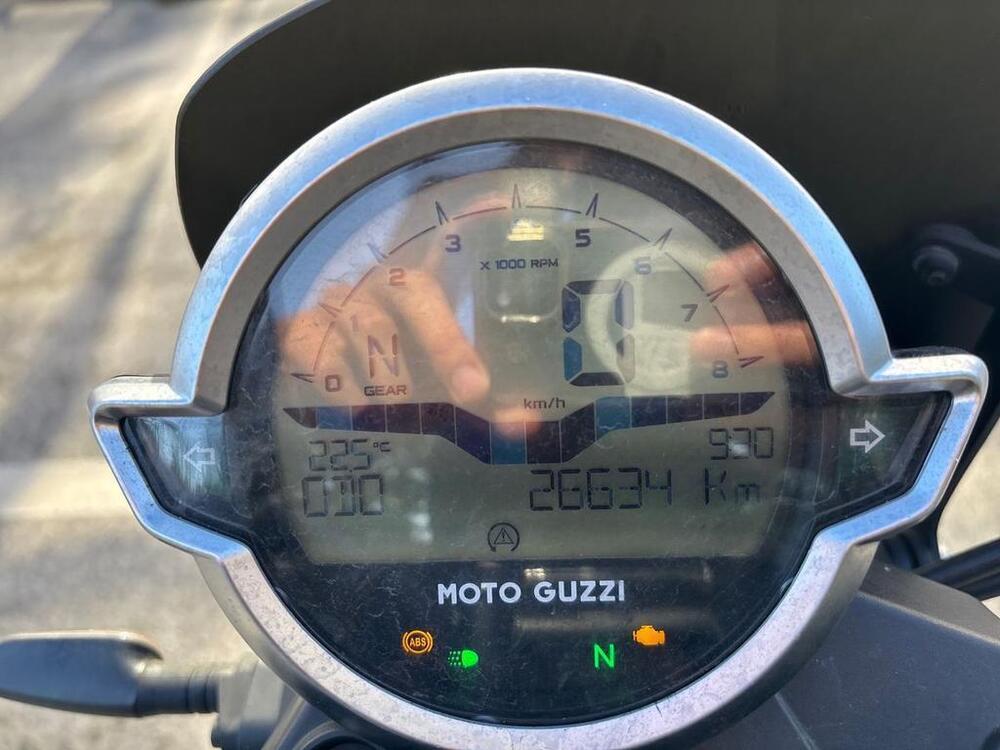 Moto Guzzi V7 Stone (2021 - 24) (8)