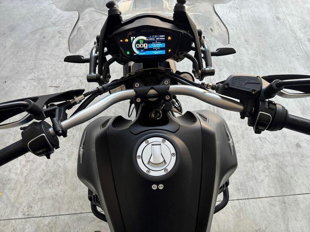 Moto Guzzi V85 TT (2021 - 23) (7)