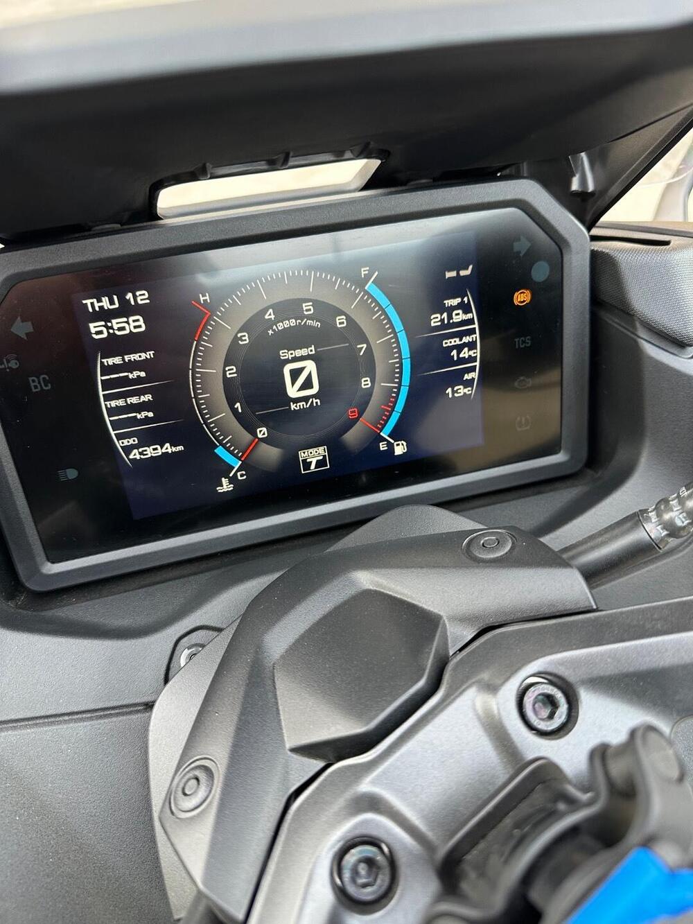 Yamaha T-Max 560 Tech Max (2025 - 26) (6)