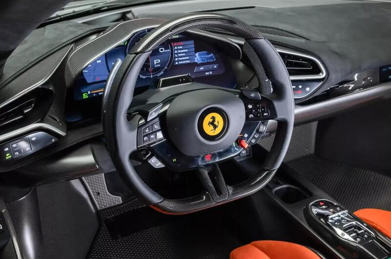 Tasti fisici sulla Ferrari