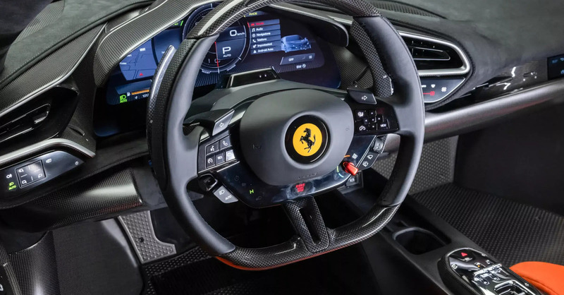 Ferrari contro i comandi touch: "Costano la met&agrave;, non sono progresso". E ora offre il retrofit ai clienti