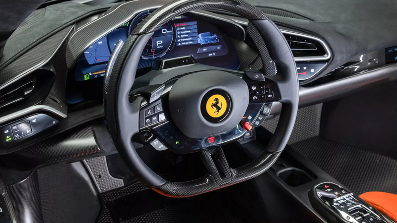 Ferrari contro i comandi touch: "Costano la met&agrave;, non sono progresso". E ora offre il retrofit ai clienti
