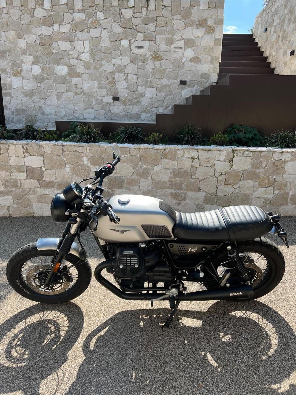 Moto Guzzi V7 III Rough (2018 - 20) (2)