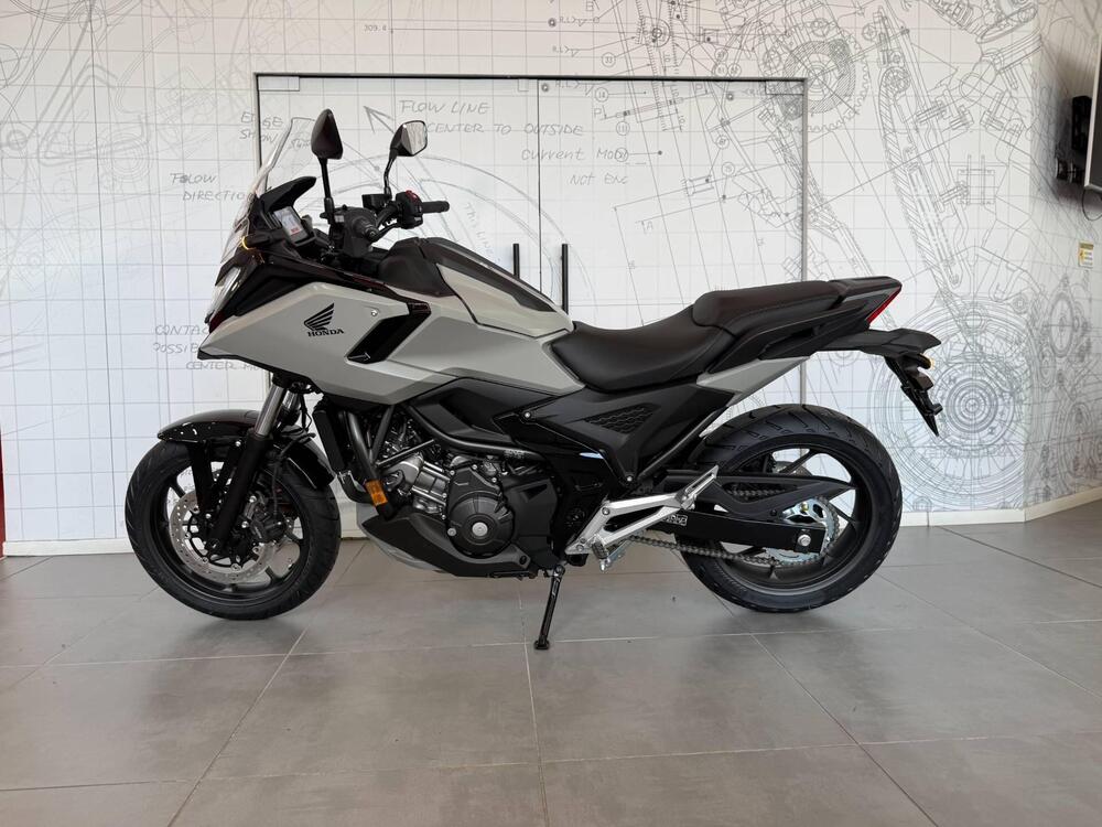 Honda NC 750 X DCT (2025 - 26) (4)