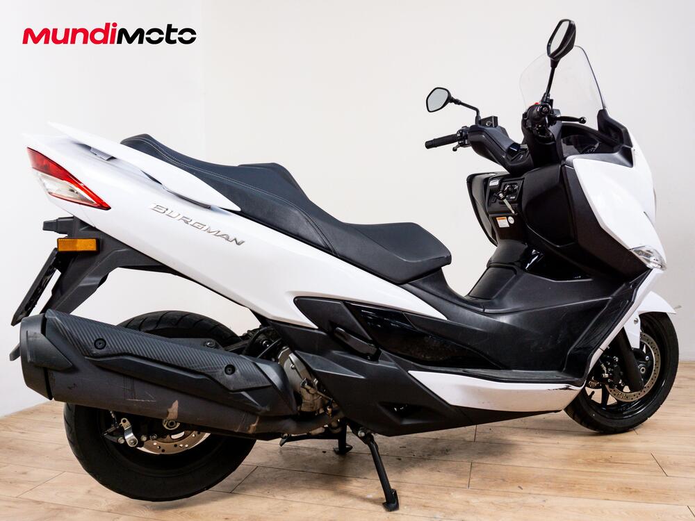 Suzuki Burgman 400 (2022 - 24) (3)