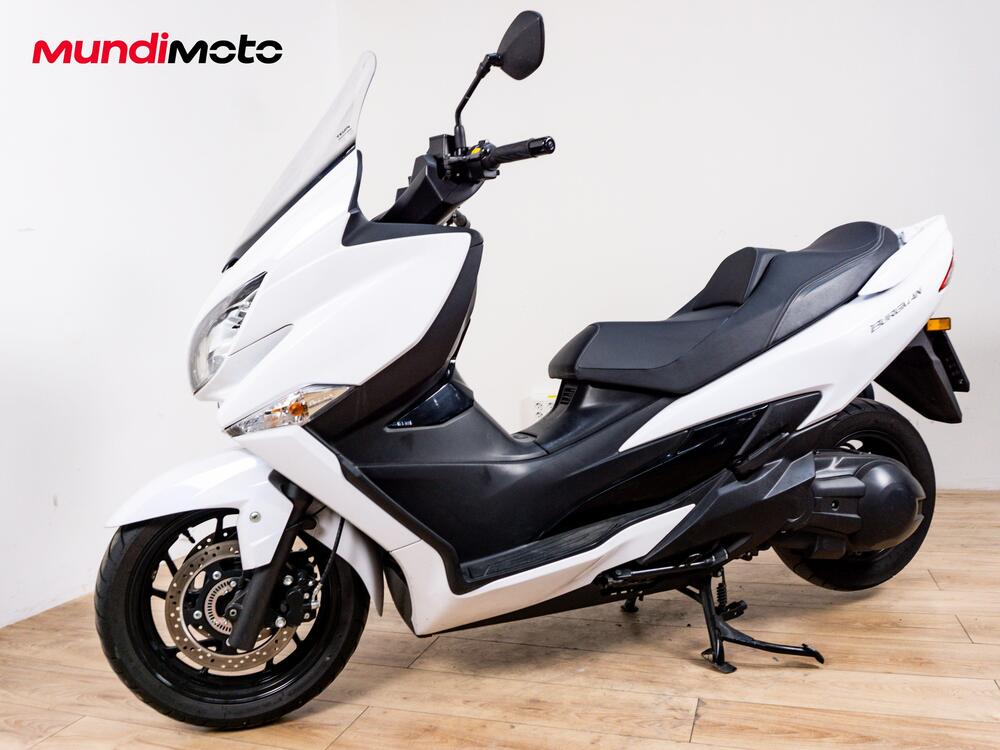 Suzuki Burgman 400 (2022 - 24) (8)