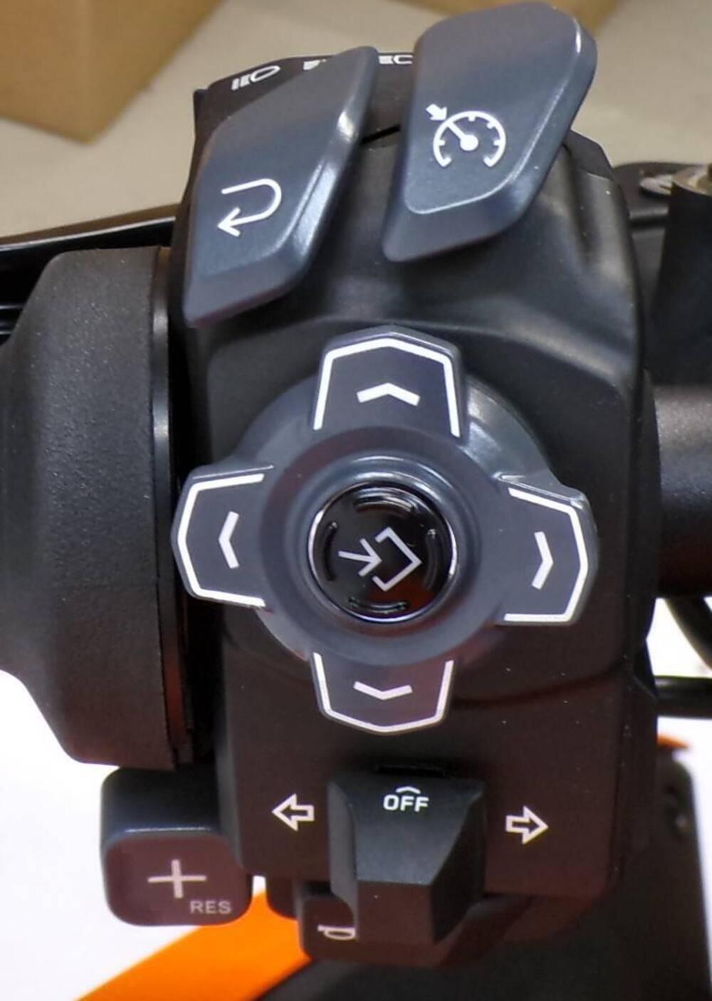 KTM 1390 Super Duke R (2024 - 26) (12)