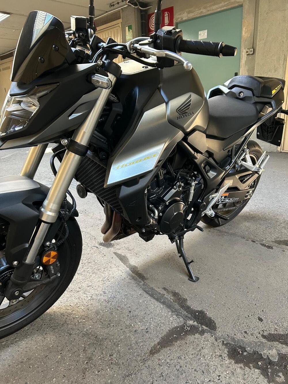 Honda CB 750 Hornet (2023 - 24) (3)