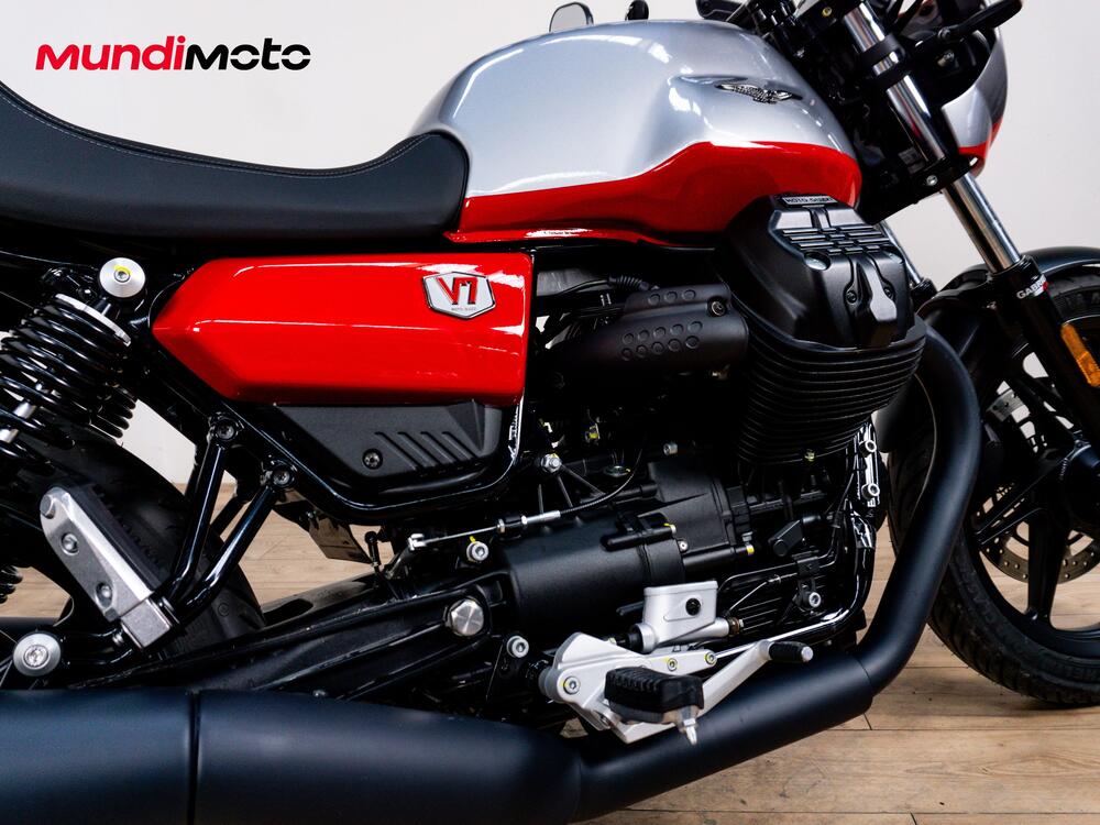 Moto Guzzi V7 Stone Corsa (2023 - 25) (4)