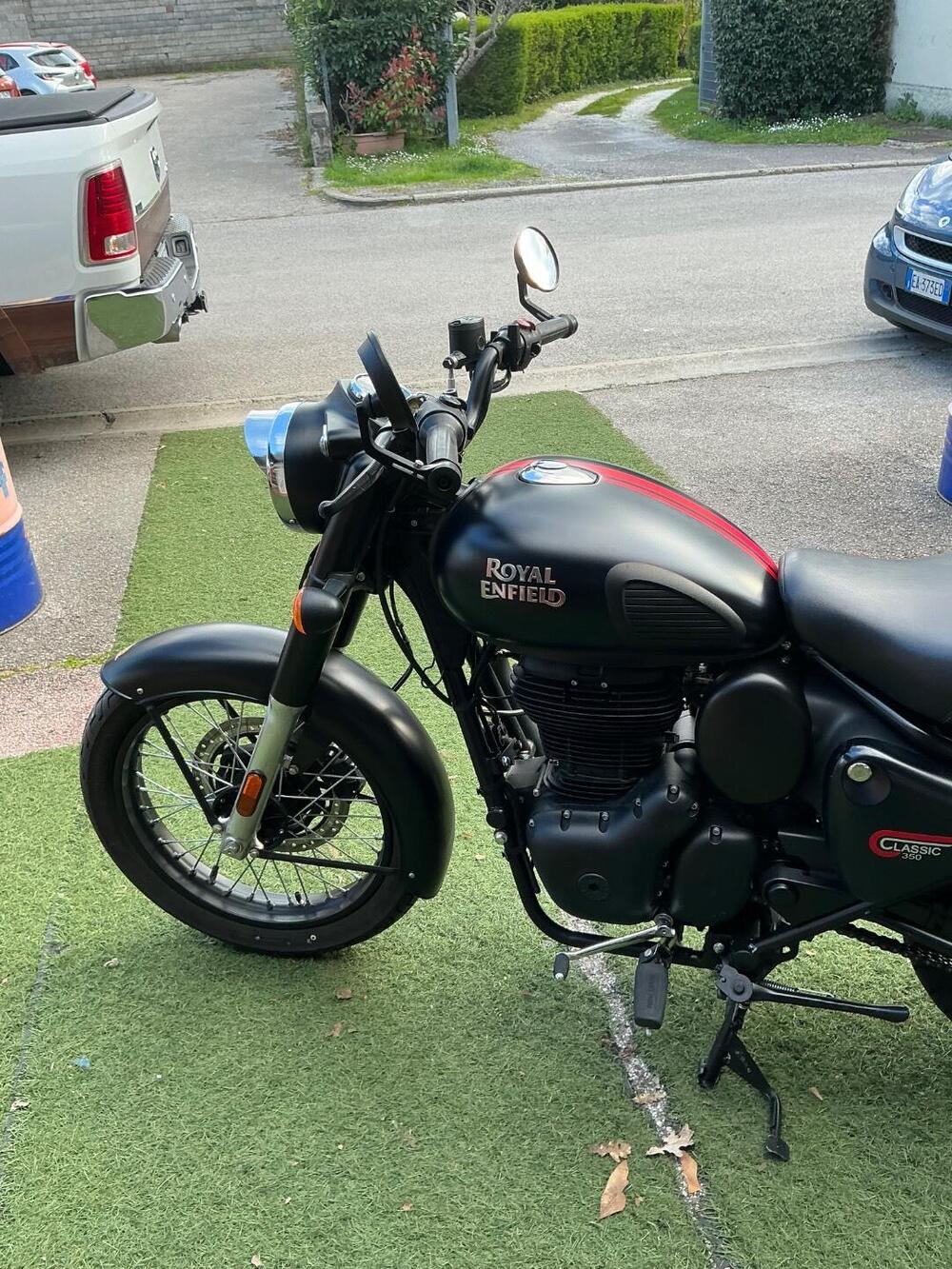 Royal Enfield Classic 350 (2021 - 26) (3)