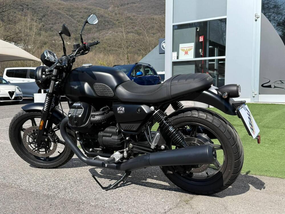 Moto Guzzi V7 Stone (2025 - 26) (2)