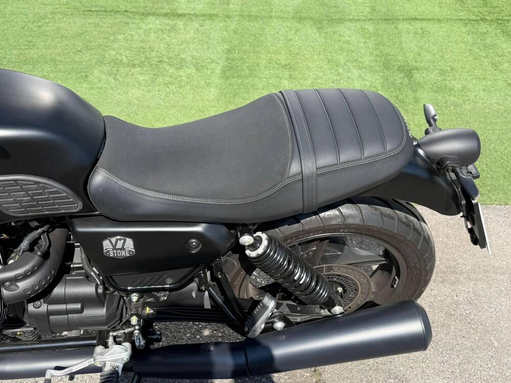 Moto Guzzi V7 Stone (2025 - 26) (3)