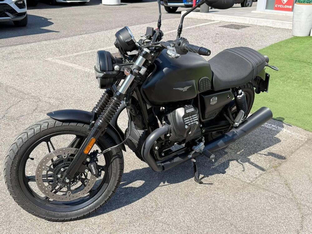 Moto Guzzi V7 Stone (2025 - 26) (7)