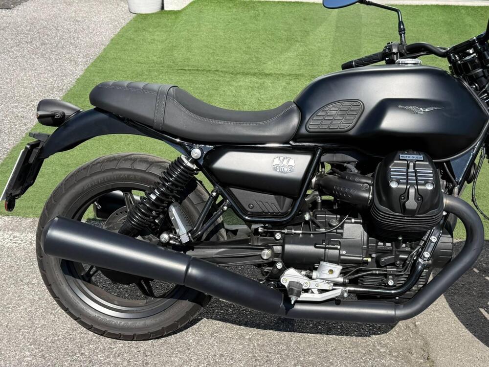 Moto Guzzi V7 Stone (2025 - 26) (11)
