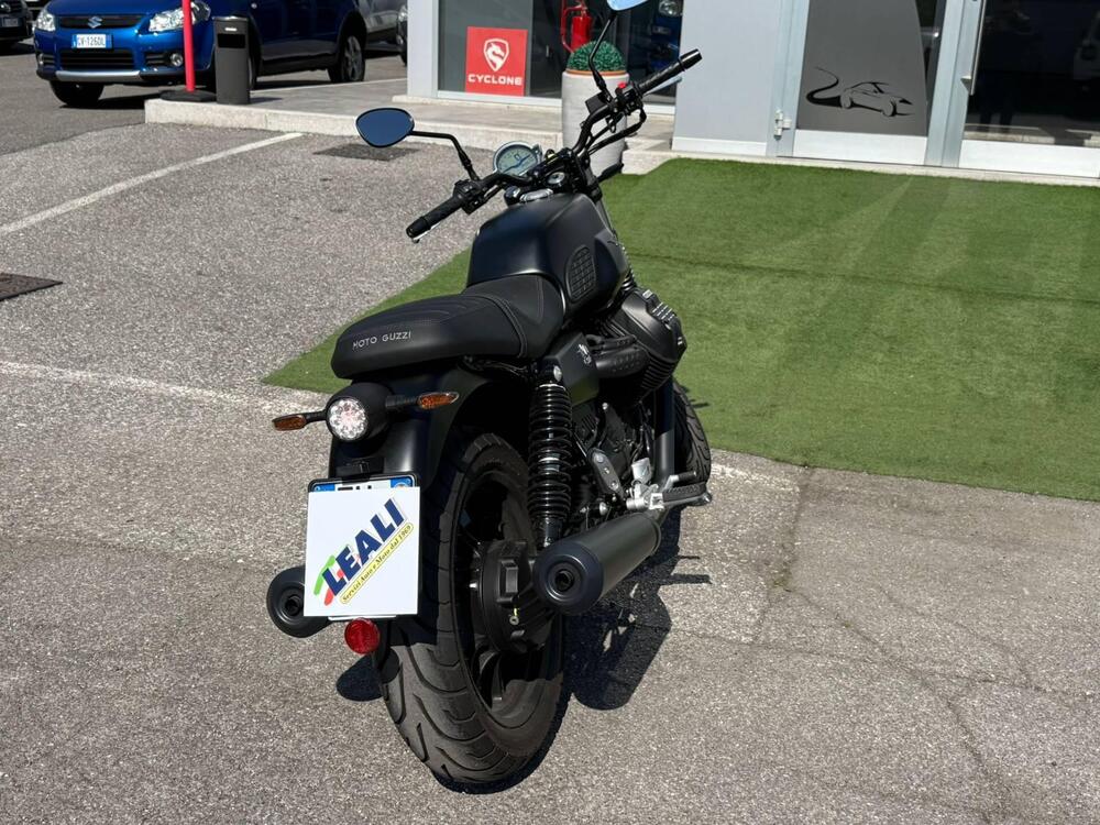Moto Guzzi V7 Stone (2025 - 26) (12)