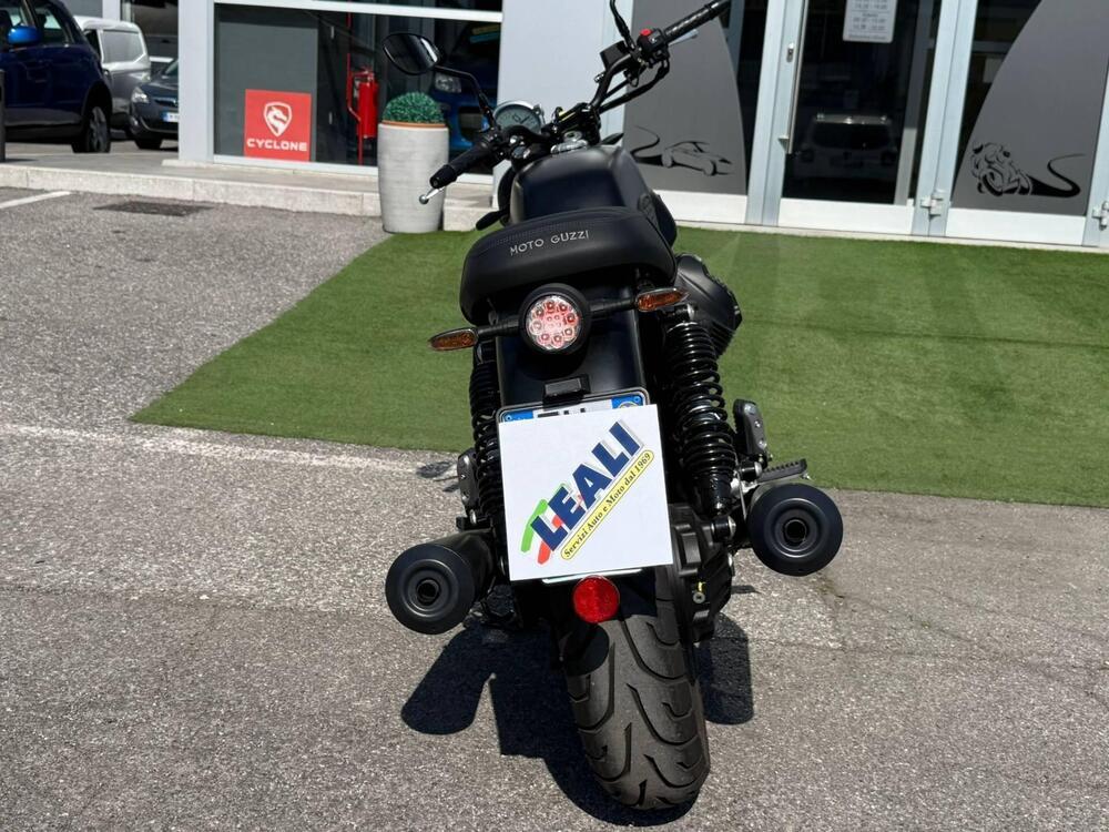 Moto Guzzi V7 Stone (2025 - 26) (13)