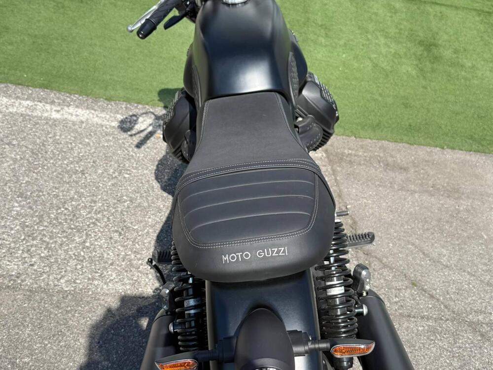 Moto Guzzi V7 Stone (2025 - 26) (15)
