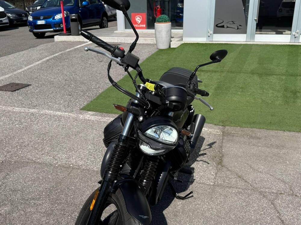 Moto Guzzi V7 Stone (2025 - 26) (19)