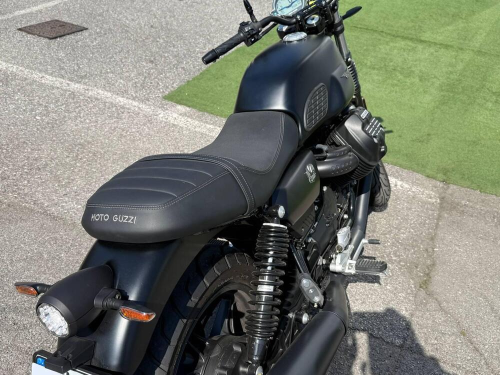 Moto Guzzi V7 Stone (2025 - 26) (20)