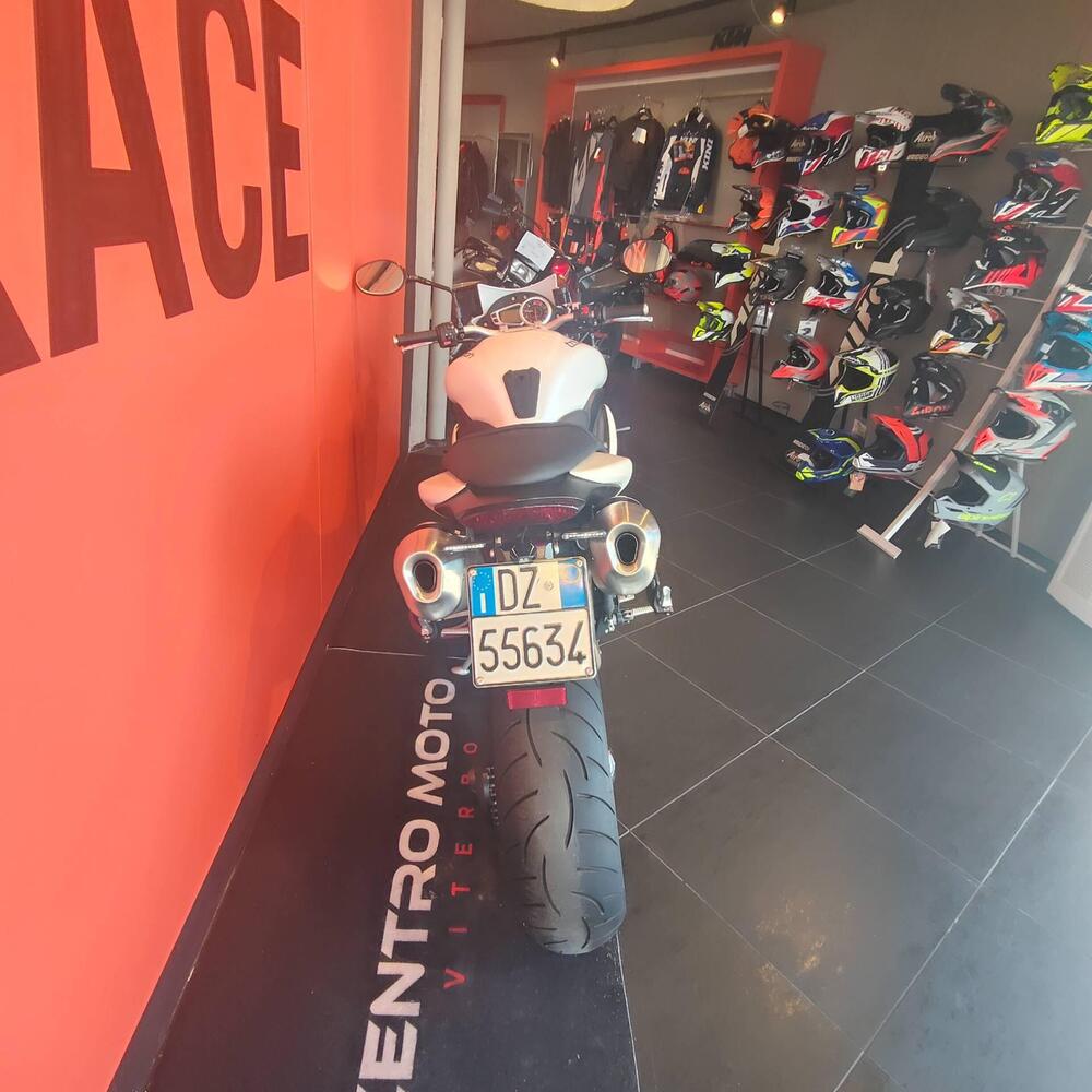 Triumph Speed Triple 1050 (2011 - 13) (2)