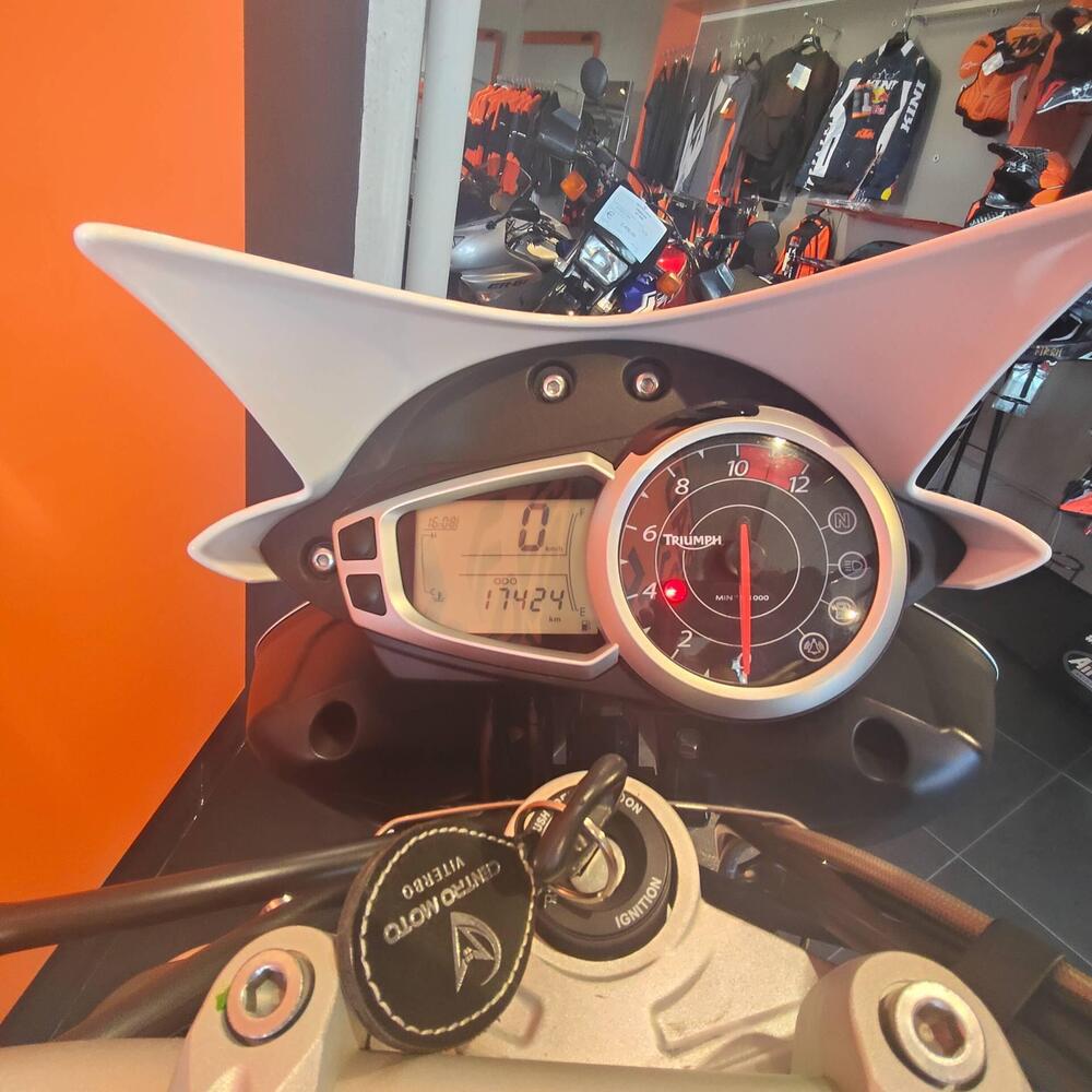 Triumph Speed Triple 1050 (2011 - 13) (4)