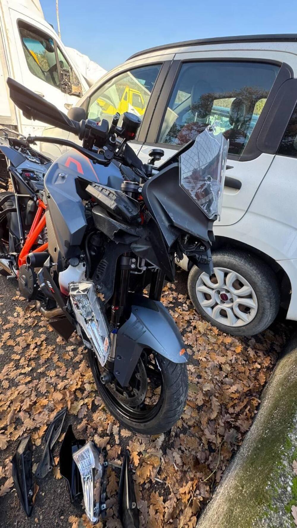 KTM 1290 Super Duke GT (2022 - 25) (2)