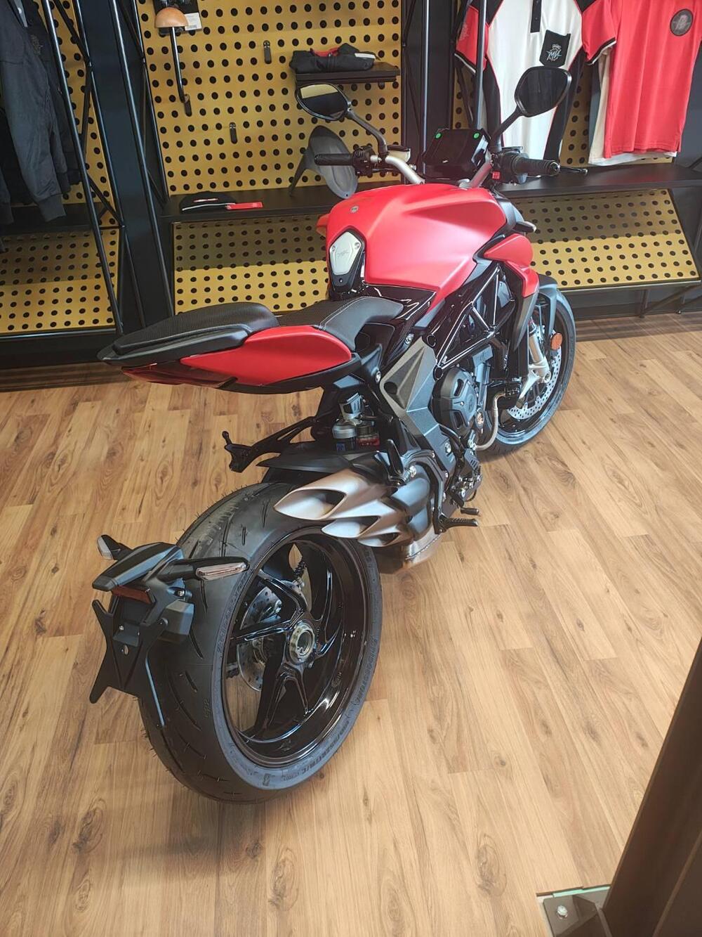 MV Agusta Brutale 800 R (2023 - 25) (2)