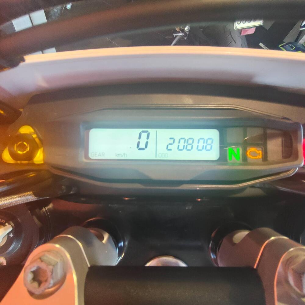 Husqvarna 701 Supermoto (2022) (4)