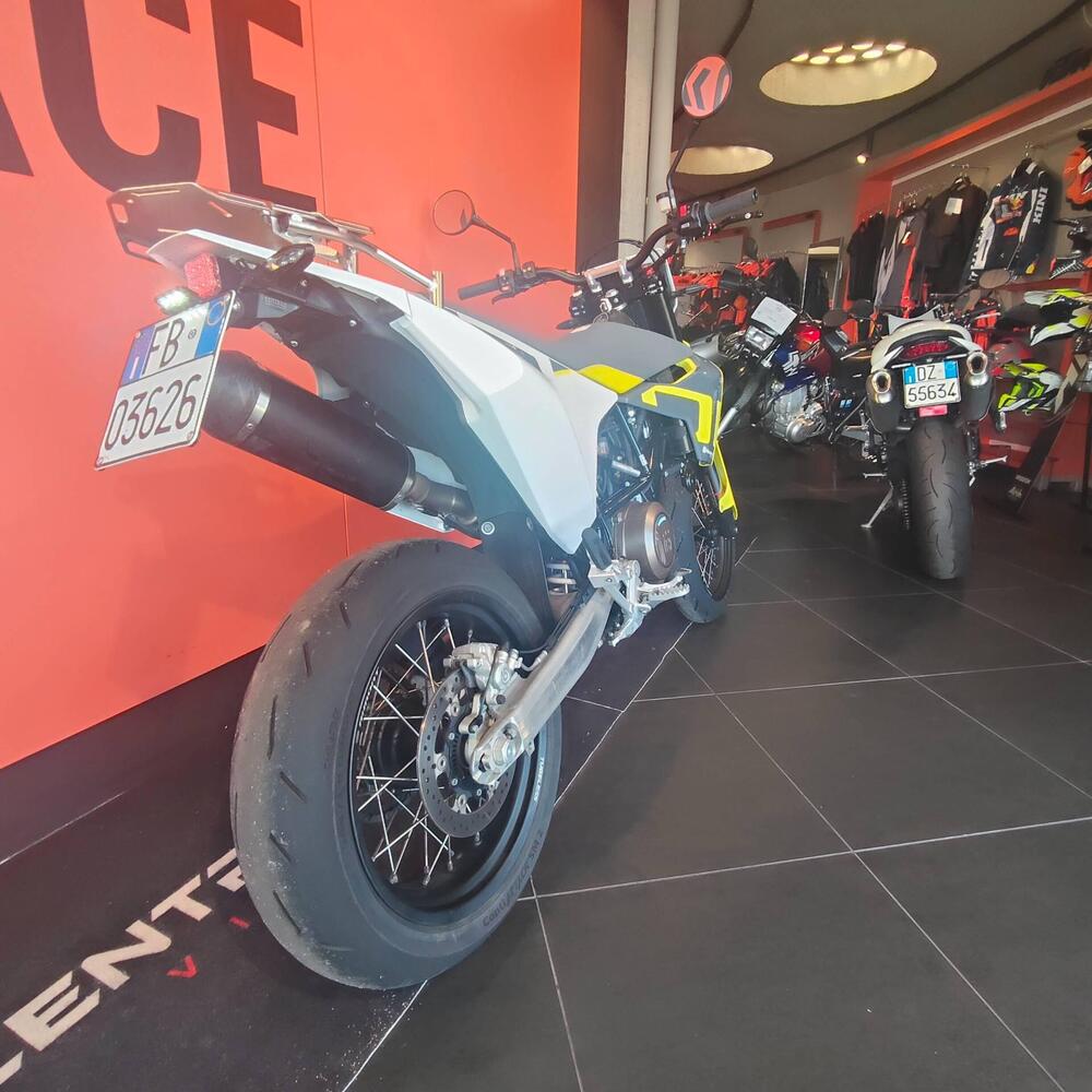 Husqvarna 701 Supermoto (2022) (5)