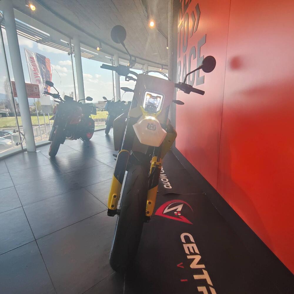 Husqvarna 701 Supermoto (2022) (7)