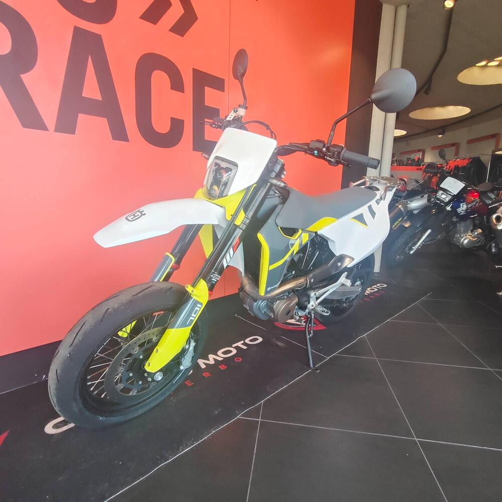 Husqvarna 701 Supermoto (2022) (9)