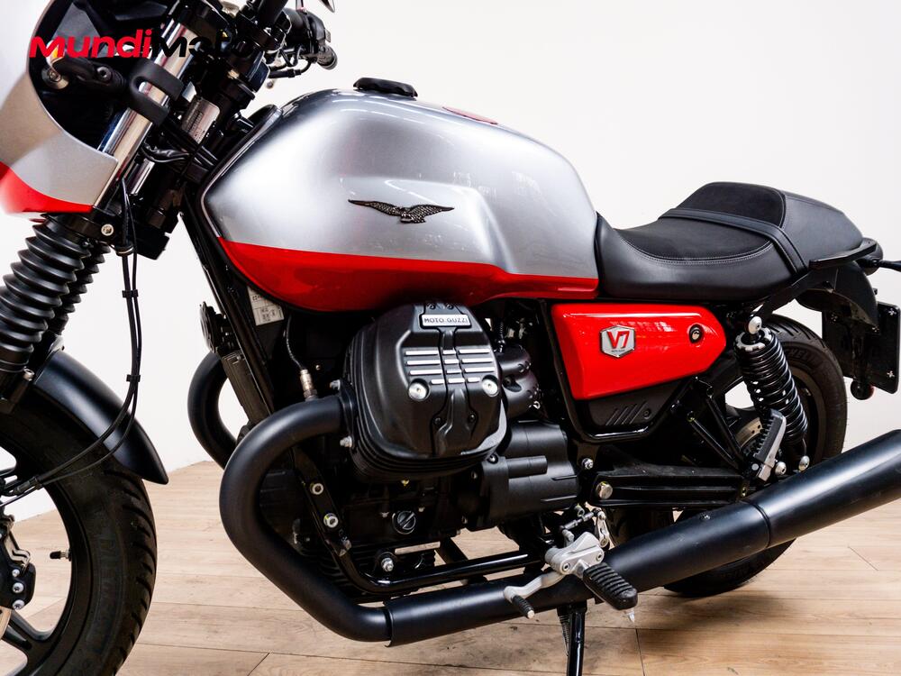 Moto Guzzi V7 Stone Corsa (2023 - 25) (9)