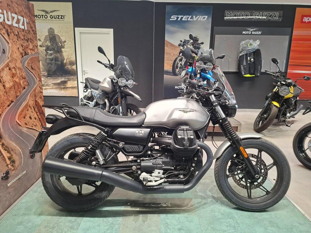 Moto Guzzi V7 Stone (2021 - 24)