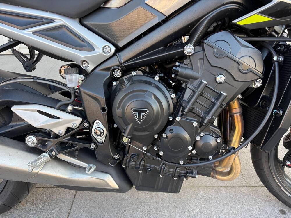 Triumph Street Triple 765 R (2023 - 26) (2)