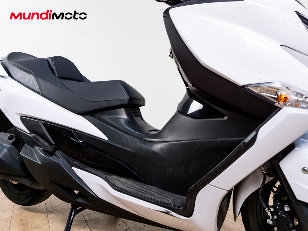 Suzuki Burgman 400 (2022 - 24) (4)