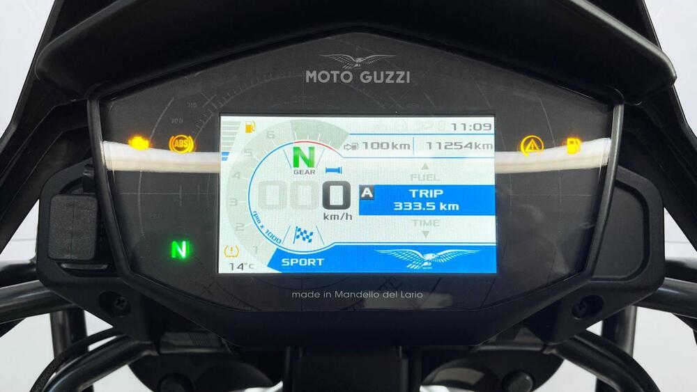 Moto Guzzi V85 TT Travel (2021 - 23) (13)