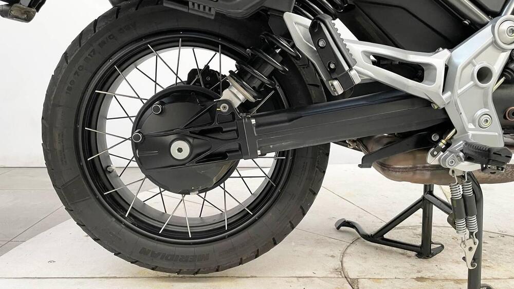 Moto Guzzi V85 TT Travel (2021 - 23) (3)