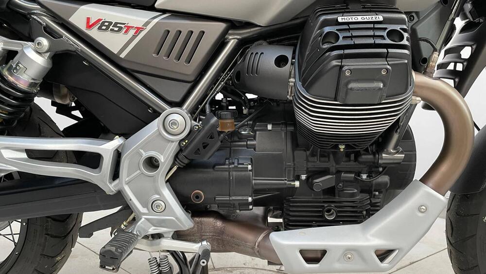 Moto Guzzi V85 TT Travel (2021 - 23) (4)