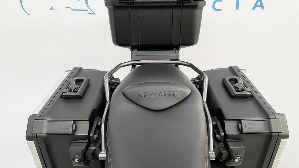 Moto Guzzi V85 TT Travel (2021 - 23) (17)