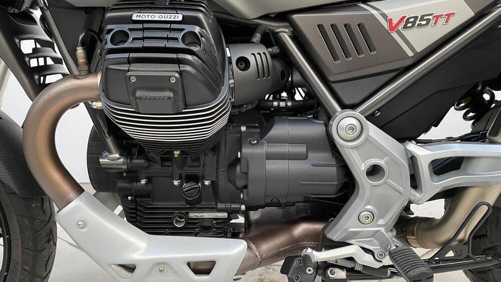 Moto Guzzi V85 TT Travel (2021 - 23) (9)