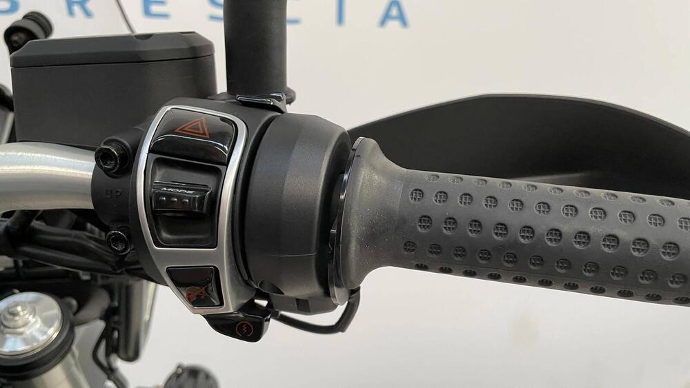 Moto Guzzi V85 TT Travel (2021 - 23) (14)