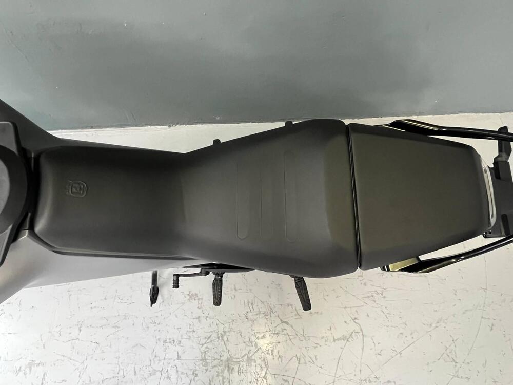 Husqvarna Svartpilen 401 (2024 - 26) (9)