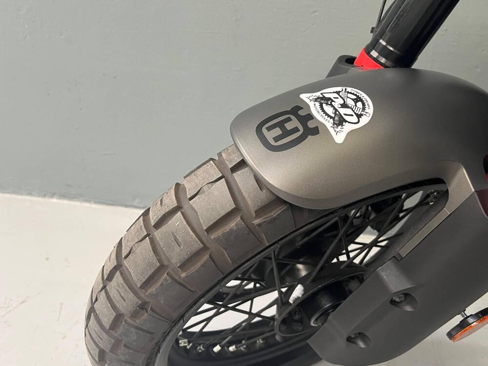 Husqvarna Svartpilen 401 (2024 - 26) (12)