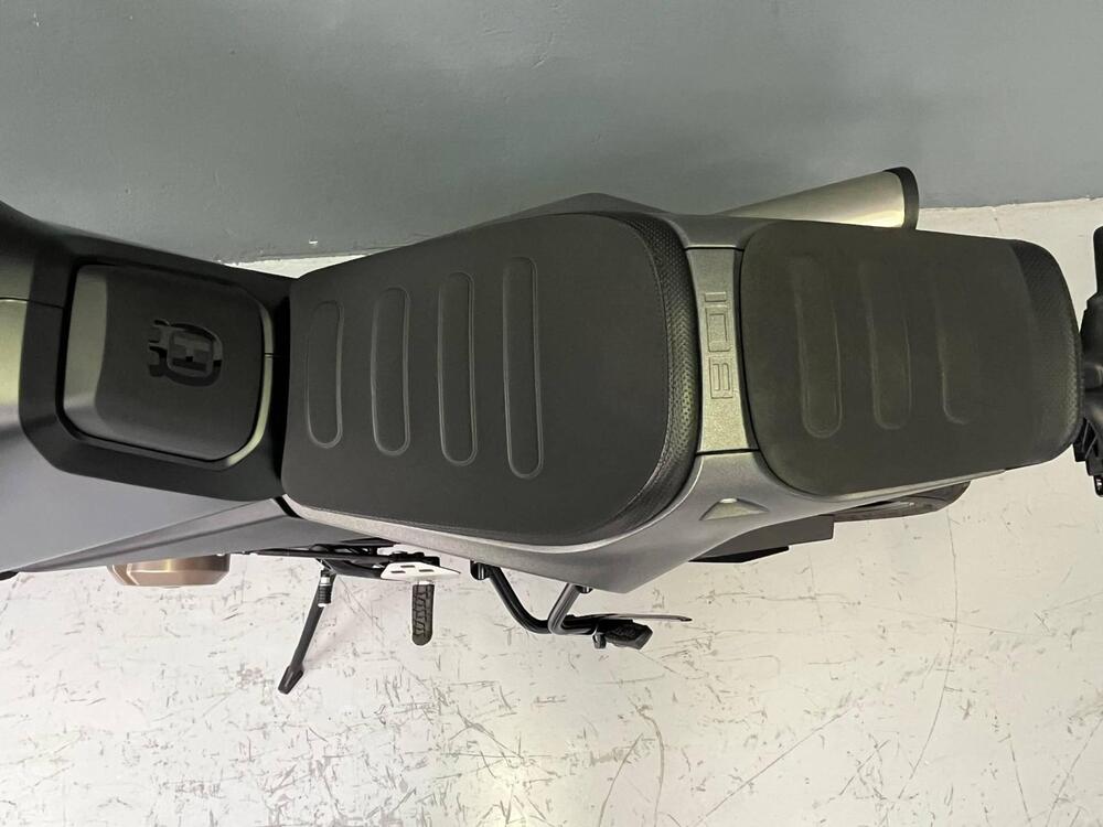 Husqvarna Svartpilen 801 L (2025 - 26) (12)