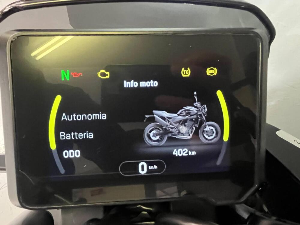 Husqvarna Svartpilen 801 L (2025 - 26) (4)