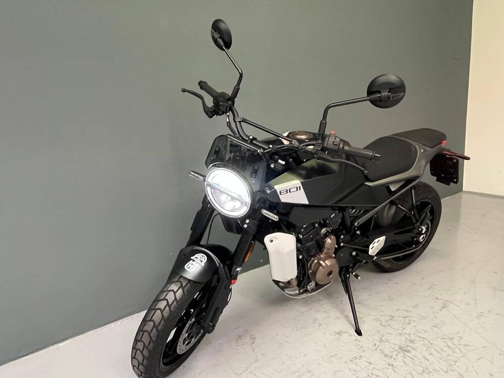 Husqvarna Svartpilen 801 L (2025 - 26) (3)