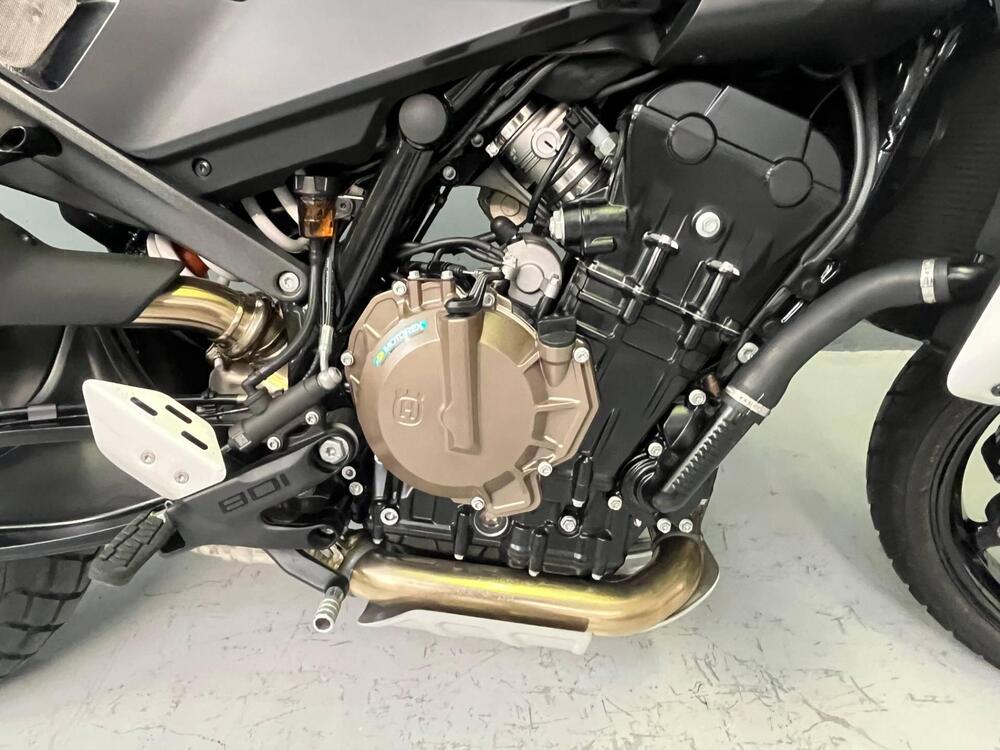 Husqvarna Svartpilen 801 L (2025 - 26) (8)