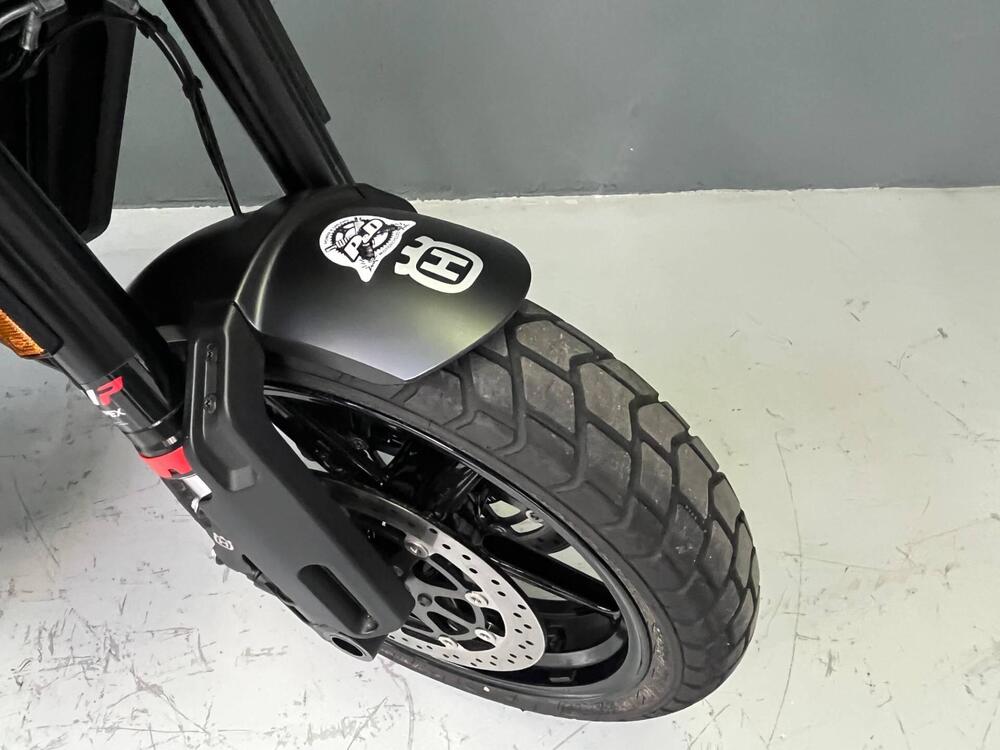 Husqvarna Svartpilen 801 L (2025 - 26) (14)