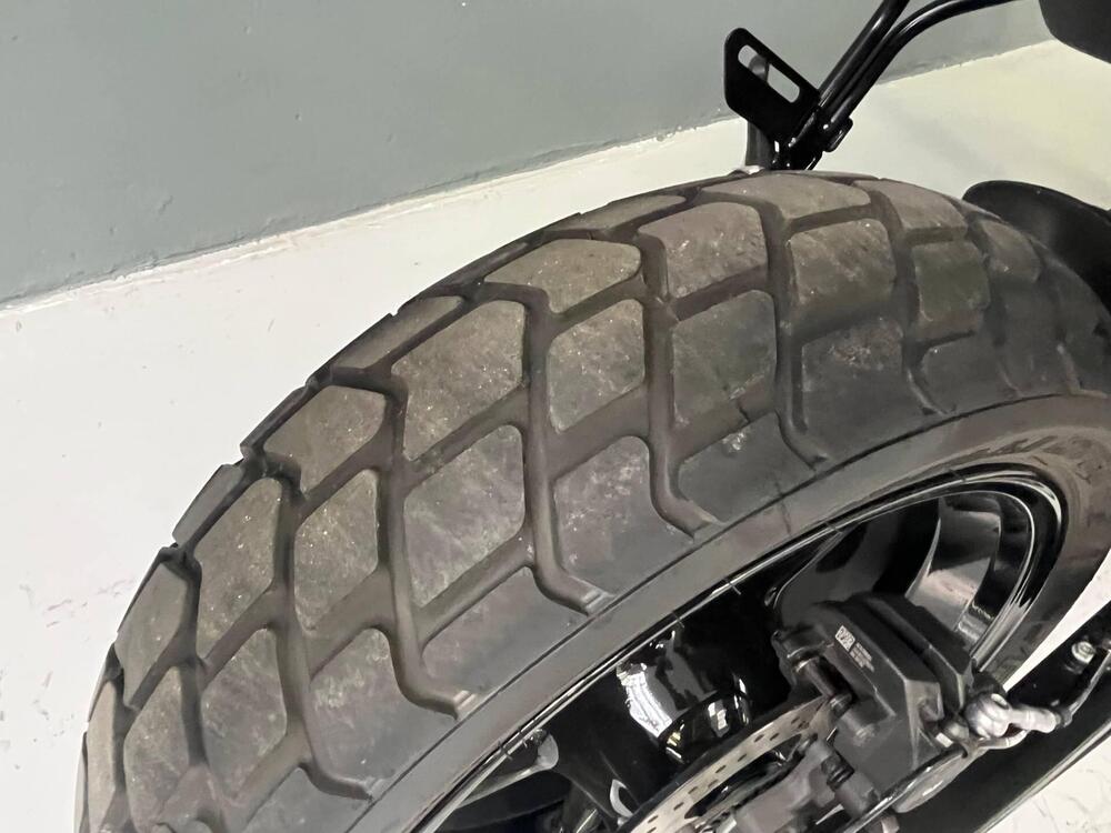 Husqvarna Svartpilen 801 L (2025 - 26) (15)